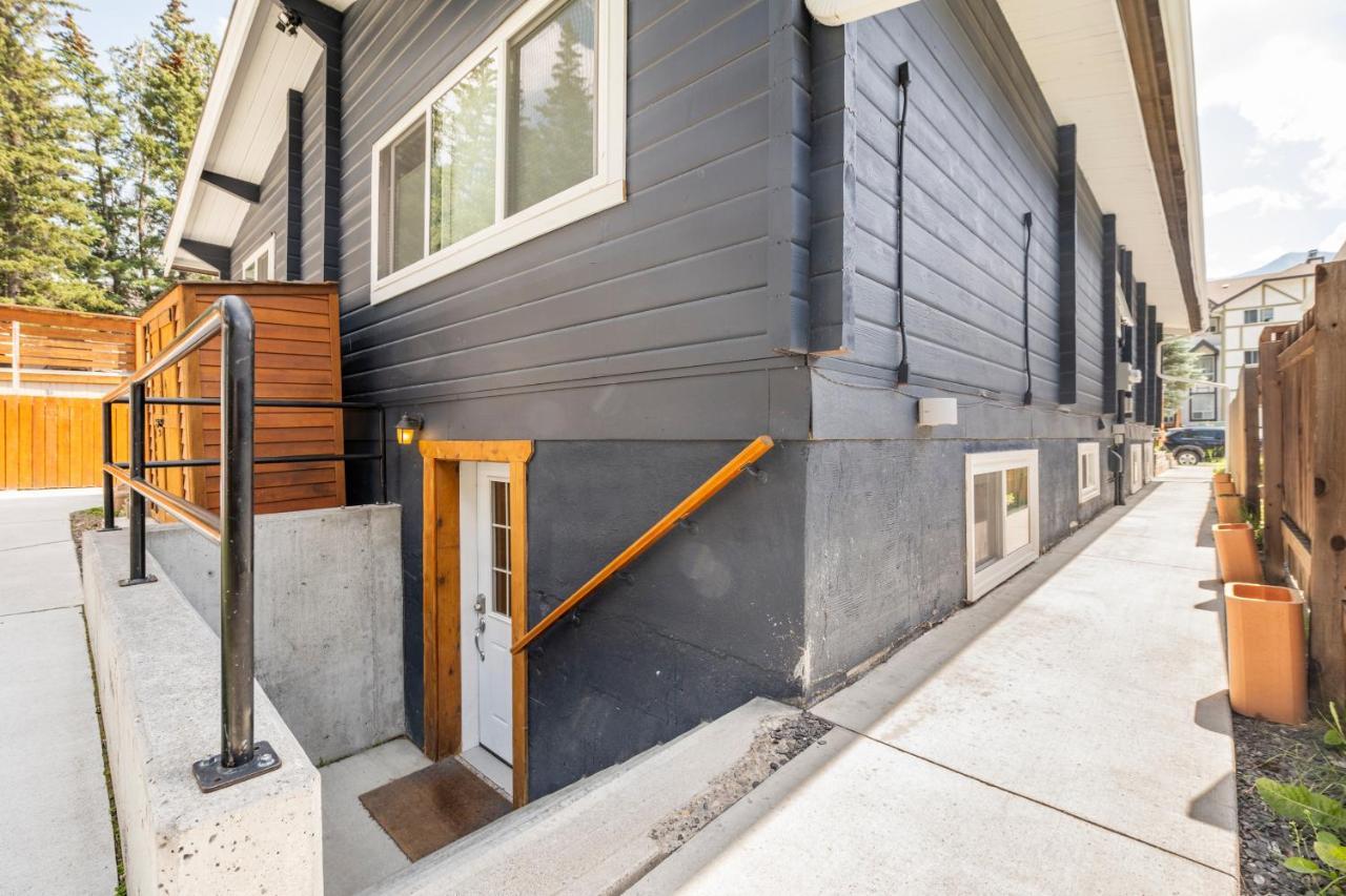 Cougar Street Mountain Rental Banff Bagian luar foto