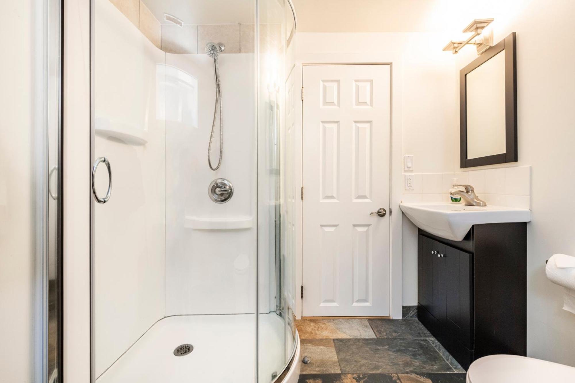 Cougar Street Mountain Rental Banff Bagian luar foto